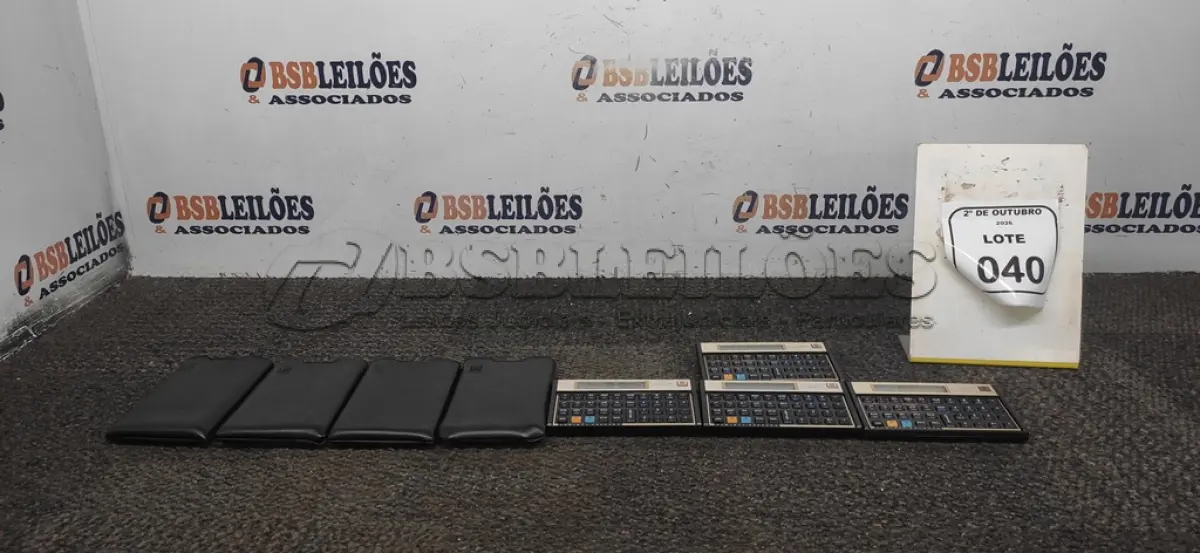 LOTE 040 - 04 CALCULADORAS FINANCEIRAS MODELO 12C GOLD MARCA HP. (NO ESTADO) ATENÇÃO! FAZER A VISITAÇÃO ANTES DE ARREMATAR, NÃO SABEMOS SE FUNCIONA, LEILÃO NÃO TEM GARANTIA E NEM DEVOLUÇÃO, SUJEITO A POSSÍVEIS AVARIAS VISÍVEIS/OCULTAS E/OU AUSÊNCIA DE COMPONENTES.