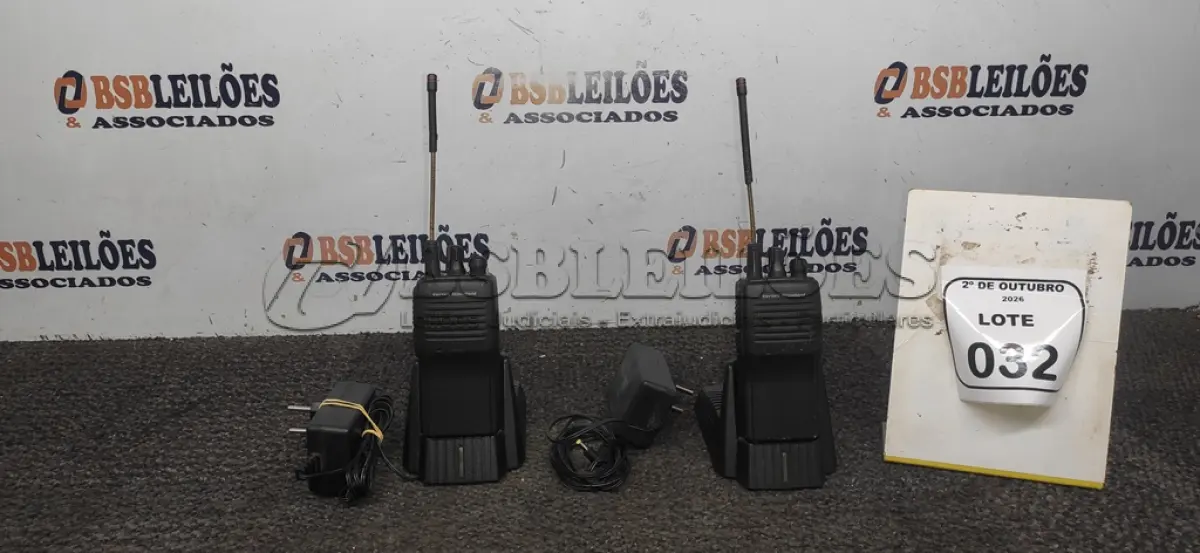 LOTE 032 - 02 RÁDIOS COMUNICADORES COM BASE DE CARREGADOR MARCA VÓRTEX STANDARD. (NO ESTADO) ATENÇÃO! FAZER A VISITAÇÃO ANTES DE ARREMATAR, NÃO SABEMOS SE FUNCIONA, LEILÃO NÃO TEM GARANTIA E NEM DEVOLUÇÃO, SUJEITO A POSSÍVEIS AVARIAS VISÍVEIS/OCULTAS E/OU AUSÊNCIA DE COMPONENTES.