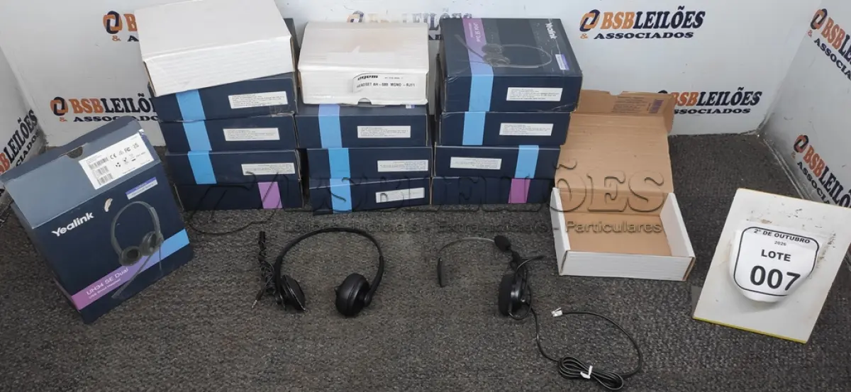 LOTE 007 - 15 HEADSETS DE MARCAS DIVERSAS. (NO ESTADO) ATENÇÃO! FAZER A VISITAÇÃO ANTES DE ARREMATAR, NÃO SABEMOS SE FUNCIONA, LEILÃO NÃO TEM GARANTIA E NEM DEVOLUÇÃO, SUJEITO A POSSÍVEIS AVARIAS VISÍVEIS/OCULTAS E/OU AUSÊNCIA DE COMPONENTES.