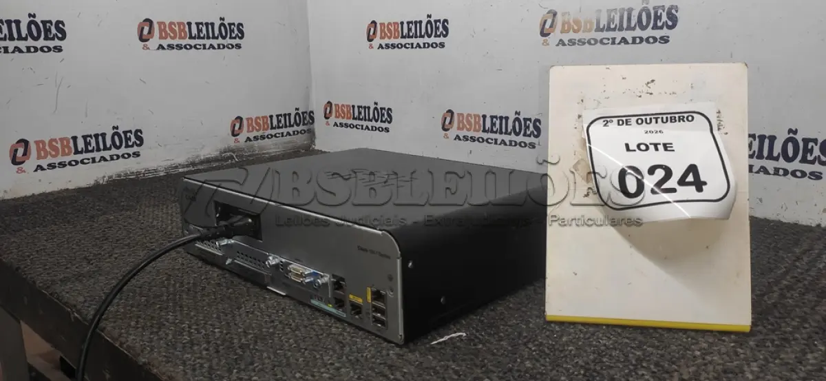 LOTE 024 - 01 ROTEADOR MODELO 1900 SERIES MARCA CISCO. (NO ESTADO) ATENÇÃO! FAZER A VISITAÇÃO ANTES DE ARREMATAR, NÃO SABEMOS SE FUNCIONA, LEILÃO NÃO TEM GARANTIA E NEM DEVOLUÇÃO, SUJEITO A POSSÍVEIS AVARIAS VISÍVEIS/OCULTAS E/OU AUSÊNCIA DE COMPONENTES.