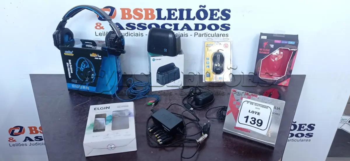 LOTE 139 - 01 FONTE UNIVERSAL MARCA ELGIN, 02 MOUSES, 01 DOCK STATION E 01 HEADSET GAMER MARCA FEASSO. (NO ESTADO) ATENÇÃO! FAZER A VISITAÇÃO ANTES DE ARREMATAR, NÃO SABEMOS SE FUNCIONA, LEILÃO NÃO TEM GARANTIA E NEM DEVOLUÇÃO, SUJEITO A POSSÍVEIS AVARIAS VISÍVEIS/OCULTAS E/OU AUSÊNCIA DE COMPONENTES.