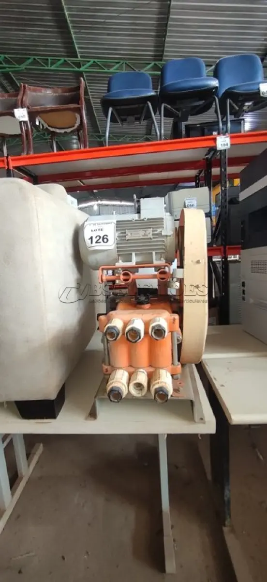 LOTE 126 - 01 LAVADORA DE ALTA PRESSÃO INDUSTRIAL MODELO LAV 400 MARCA JACTO CLEAN INCOMPLETA. (NO ESTADO) ATENÇÃO! FAZER A VISITAÇÃO ANTES DE ARREMATAR, NÃO SABEMOS SE FUNCIONA, LEILÃO NÃO TEM GARANTIA E NEM DEVOLUÇÃO, SUJEITO A POSSÍVEIS AVARIAS VISÍVEIS/OCULTAS E/OU AUSÊNCIA DE COMPONENTES.