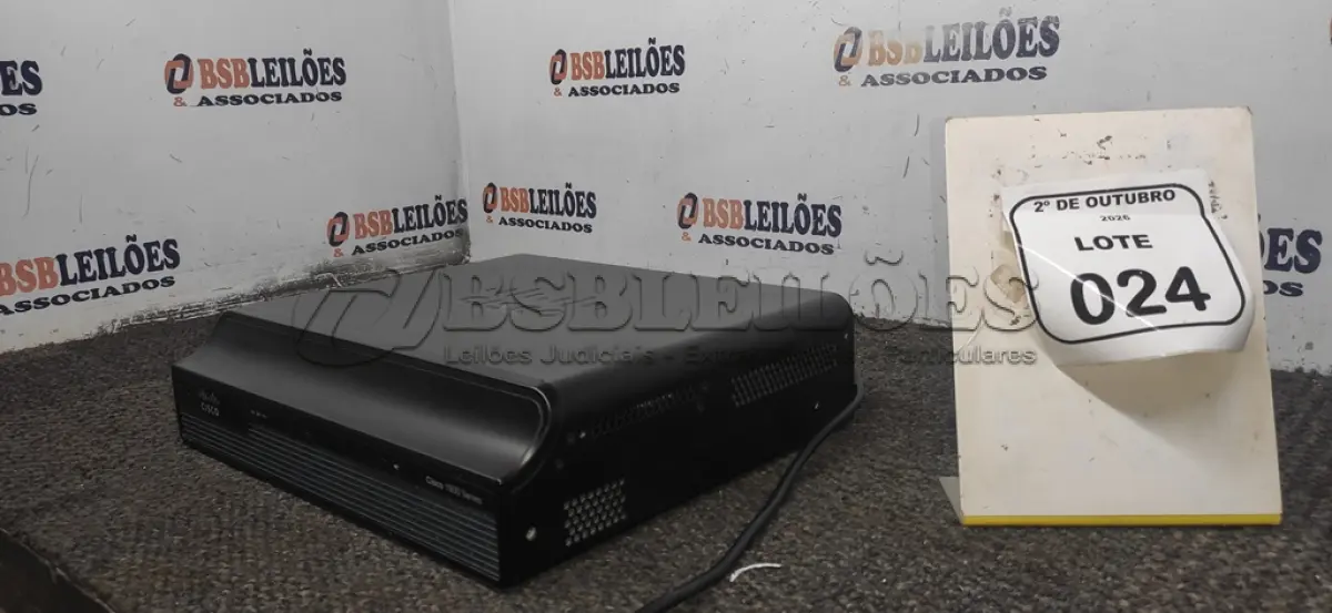 LOTE 024 - 01 ROTEADOR MODELO 1900 SERIES MARCA CISCO. (NO ESTADO) ATENÇÃO! FAZER A VISITAÇÃO ANTES DE ARREMATAR, NÃO SABEMOS SE FUNCIONA, LEILÃO NÃO TEM GARANTIA E NEM DEVOLUÇÃO, SUJEITO A POSSÍVEIS AVARIAS VISÍVEIS/OCULTAS E/OU AUSÊNCIA DE COMPONENTES.