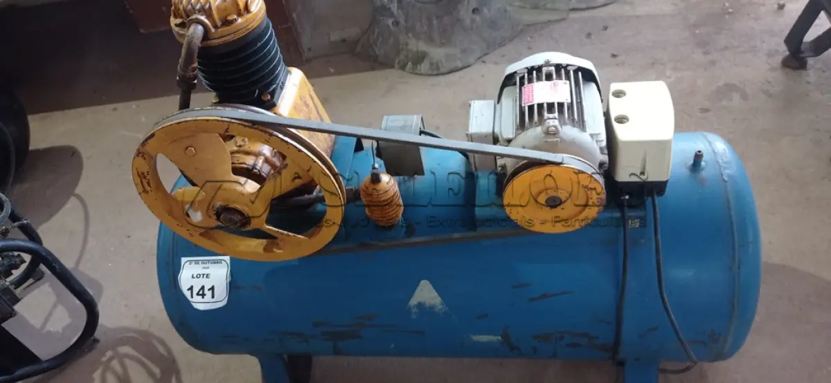 LOTE 141 - 01 COMPRESSOR DE AR PROFISSIONAL MARCA SIEMENS COM MOTOR WEG MODELO 90S786 DE 60HZ 2 CV 1720 RPM. (NO ESTADO) ATENÇÃO! FAZER A VISITAÇÃO ANTES DE ARREMATAR, NÃO SABEMOS SE FUNCIONA, LEILÃO NÃO TEM GARANTIA E NEM DEVOLUÇÃO, SUJEITO A POSSÍVEIS AVARIAS VISÍVEIS/OCULTAS E/OU AUSÊNCIA DE COMPONENTES.