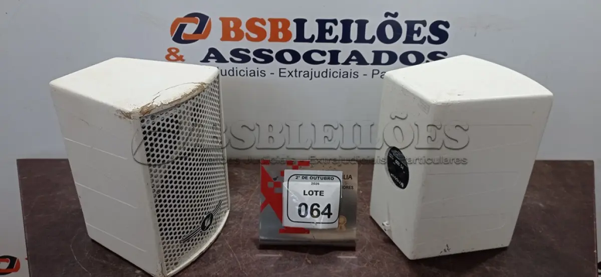 LOTE 064 - 02 CAIXAS DE SOM AMBIENTE PASSIVA MODELO OS 300 MARCA FRAHM. (NO ESTADO) ATENÇÃO! FAZER A VISITAÇÃO ANTES DE ARREMATAR, NÃO SABEMOS SE FUNCIONA, LEILÃO NÃO TEM GARANTIA E NEM DEVOLUÇÃO, SUJEITO A POSSÍVEIS AVARIAS VISÍVEIS/OCULTAS E/OU AUSÊNCIA DE COMPONENTES.