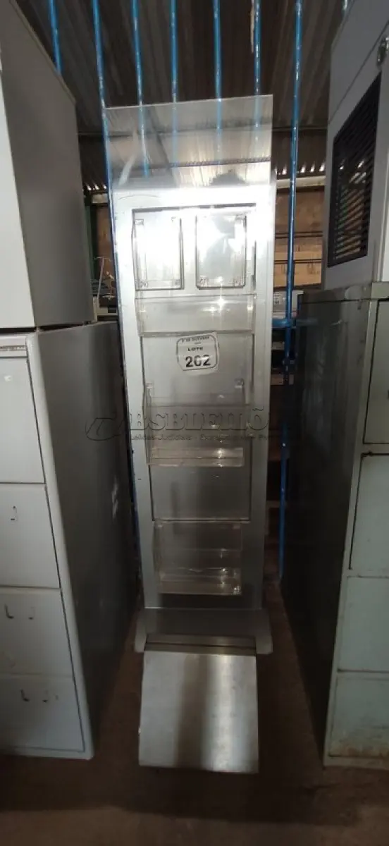 LOTE 202 - 02 PORTAS FOLDERS DE CHÃO. (NO ESTADO) ATENÇÃO! FAZER A VISITAÇÃO ANTES DE ARREMATAR, NÃO SABEMOS SE FUNCIONA, LEILÃO NÃO TEM GARANTIA E NEM DEVOLUÇÃO, SUJEITO A POSSÍVEIS AVARIAS VISÍVEIS/OCULTAS E/OU AUSÊNCIA DE COMPONENTES.