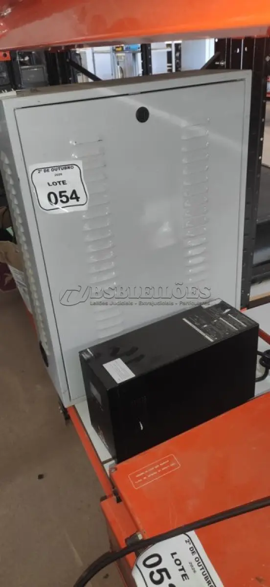 LOTE 054 - 01 NOBREAK MARCA LACERDA E 01 BANCO DE BATERIA VAZIO. (NO ESTADO) ATENÇÃO! FAZER A VISITAÇÃO ANTES DE ARREMATAR, NÃO SABEMOS SE FUNCIONA, LEILÃO NÃO TEM GARANTIA E NEM DEVOLUÇÃO, SUJEITO A POSSÍVEIS AVARIAS VISÍVEIS/OCULTAS E/OU AUSÊNCIA DE COMPONENTES.