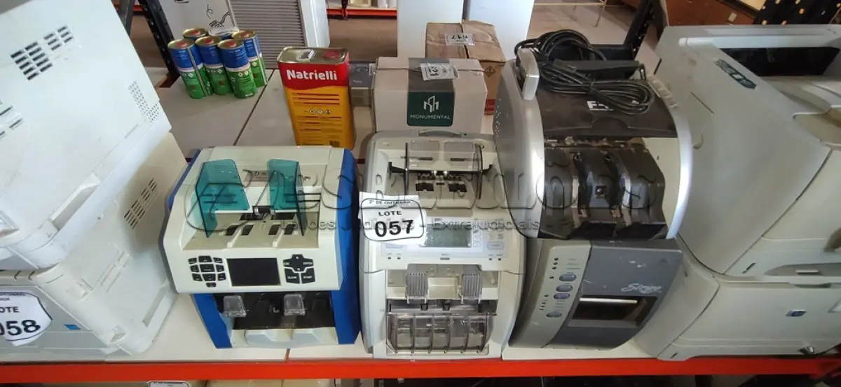 LOTE 057 - 01 IMPRESSORA DE ETIQUETAS E 03 MÁQUINAS DE CONTAR CÉDULAS DE MARCAS E MODELOS DIVERSOS. (NO ESTADO) ATENÇÃO! FAZER A VISITAÇÃO ANTES DE ARREMATAR, NÃO SABEMOS SE FUNCIONA, LEILÃO NÃO TEM GARANTIA E NEM DEVOLUÇÃO, SUJEITO A POSSÍVEIS AVARIAS VISÍVEIS/OCULTAS E/OU AUSÊNCIA DE COMPONENTES.