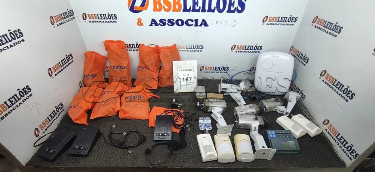 LOTE 167 - 01 LOTE COM BASE AMPLIFICADORA PARA HEADSET, HEADSETS, CÂMERAS DE SEGURANÇA E 01 FONTE DE ALIMENTAÇÃO ININTERRUPTA MODELO FA 1220S. (NO ESTADO) ATENÇÃO! FAZER A VISITAÇÃO ANTES DE ARREMATAR, NÃO SABEMOS SE FUNCIONA, LEILÃO NÃO TEM GARANTIA E NEM DEVOLUÇÃO, SUJEITO A POSSÍVEIS AVARIAS VISÍVEIS/OCULTAS E/OU AUSÊNCIA DE COMPONENTES.