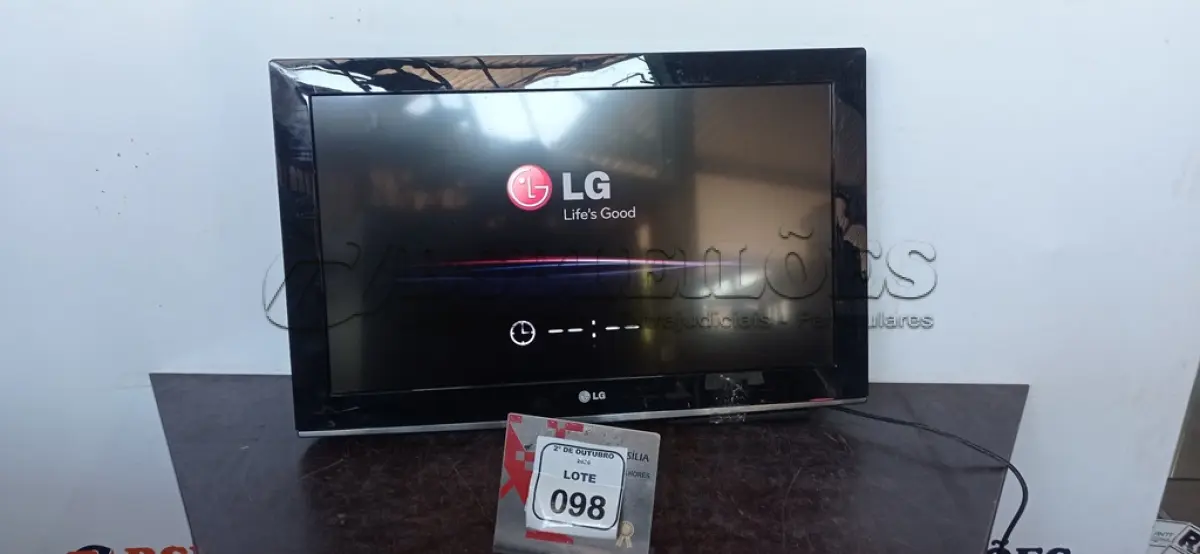 LOTE 098 - 01 TV DE 32’’ MARCA LG. (NO ESTADO) ATENÇÃO! FAZER A VISITAÇÃO ANTES DE ARREMATAR, NÃO SABEMOS SE FUNCIONA, LEILÃO NÃO TEM GARANTIA E NEM DEVOLUÇÃO, SUJEITO A POSSÍVEIS AVARIAS VISÍVEIS/OCULTAS E/OU AUSÊNCIA DE COMPONENTES.