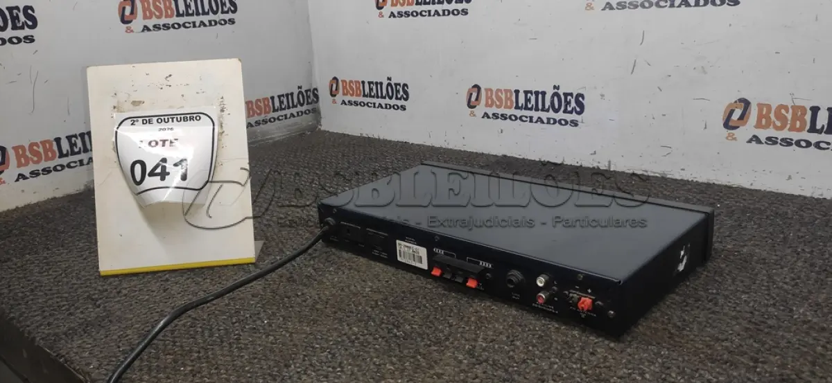 LOTE 041 - 01 AMPLIFICADOR DE SOM AMBIENTE MODELO OM 2000EC MARCA ONEAL. (NO ESTADO) ATENÇÃO! FAZER A VISITAÇÃO ANTES DE ARREMATAR, NÃO SABEMOS SE FUNCIONA, LEILÃO NÃO TEM GARANTIA E NEM DEVOLUÇÃO, SUJEITO A POSSÍVEIS AVARIAS VISÍVEIS/OCULTAS E/OU AUSÊNCIA DE COMPONENTES.