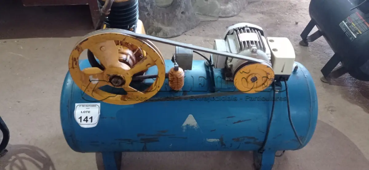 LOTE 141 - 01 COMPRESSOR DE AR PROFISSIONAL MARCA SIEMENS COM MOTOR WEG MODELO 90S786 DE 60HZ 2 CV 1720 RPM. (NO ESTADO) ATENÇÃO! FAZER A VISITAÇÃO ANTES DE ARREMATAR, NÃO SABEMOS SE FUNCIONA, LEILÃO NÃO TEM GARANTIA E NEM DEVOLUÇÃO, SUJEITO A POSSÍVEIS AVARIAS VISÍVEIS/OCULTAS E/OU AUSÊNCIA DE COMPONENTES.