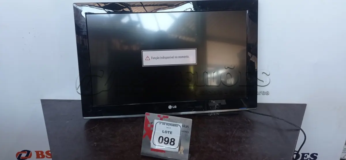 LOTE 098 - 01 TV DE 32’’ MARCA LG. (NO ESTADO) ATENÇÃO! FAZER A VISITAÇÃO ANTES DE ARREMATAR, NÃO SABEMOS SE FUNCIONA, LEILÃO NÃO TEM GARANTIA E NEM DEVOLUÇÃO, SUJEITO A POSSÍVEIS AVARIAS VISÍVEIS/OCULTAS E/OU AUSÊNCIA DE COMPONENTES.