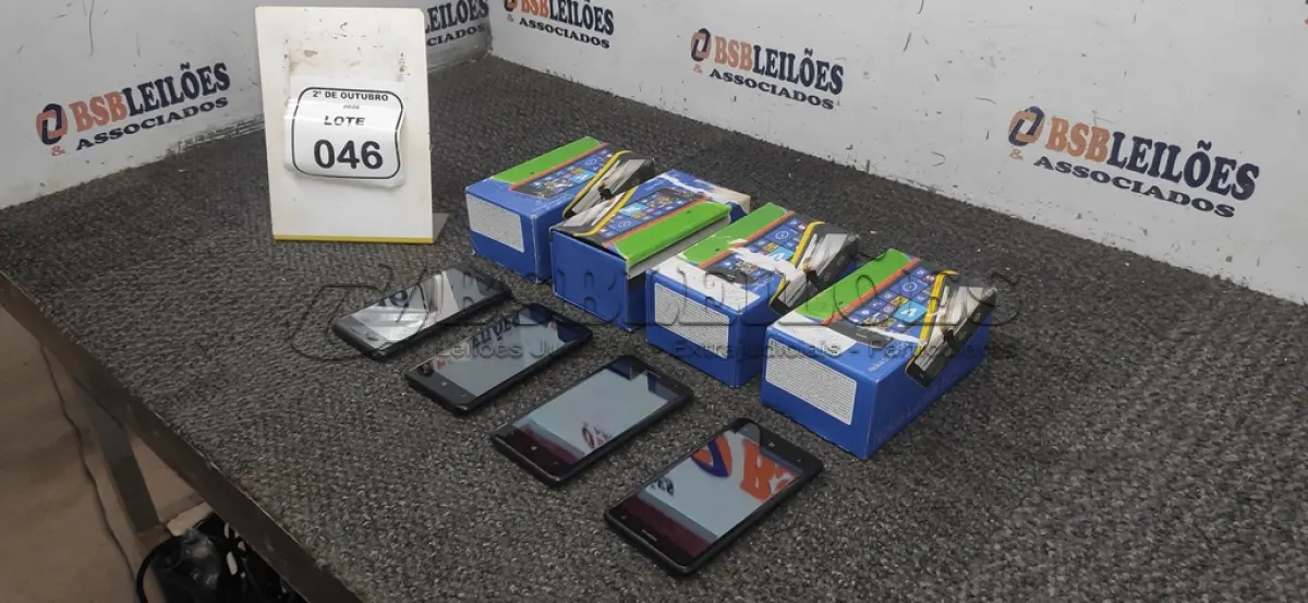 LOTE 046 - 04 CELULARES MODELO LUMIA 625 MARCA NOKIA. (NO ESTADO) ATENÇÃO! FAZER A VISITAÇÃO ANTES DE ARREMATAR, NÃO SABEMOS SE FUNCIONA, LEILÃO NÃO TEM GARANTIA E NEM DEVOLUÇÃO, SUJEITO A POSSÍVEIS AVARIAS VISÍVEIS/OCULTAS E/OU AUSÊNCIA DE COMPONENTES.