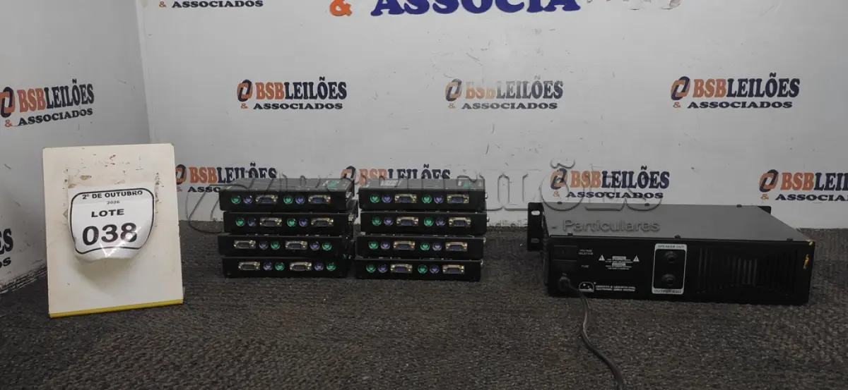 LOTE 038 - 01 CABEÇOTE AUTO AMPLIFICADO MODELO PSG 180 MARCA VOXSTORM E 08 SWITCHES KVM MARCA BLACK BOX. (NO ESTADO) ATENÇÃO! FAZER A VISITAÇÃO ANTES DE ARREMATAR, NÃO SABEMOS SE FUNCIONA, LEILÃO NÃO TEM GARANTIA E NEM DEVOLUÇÃO, SUJEITO A POSSÍVEIS AVARIAS VISÍVEIS/OCULTAS E/OU AUSÊNCIA DE COMPONENTES.