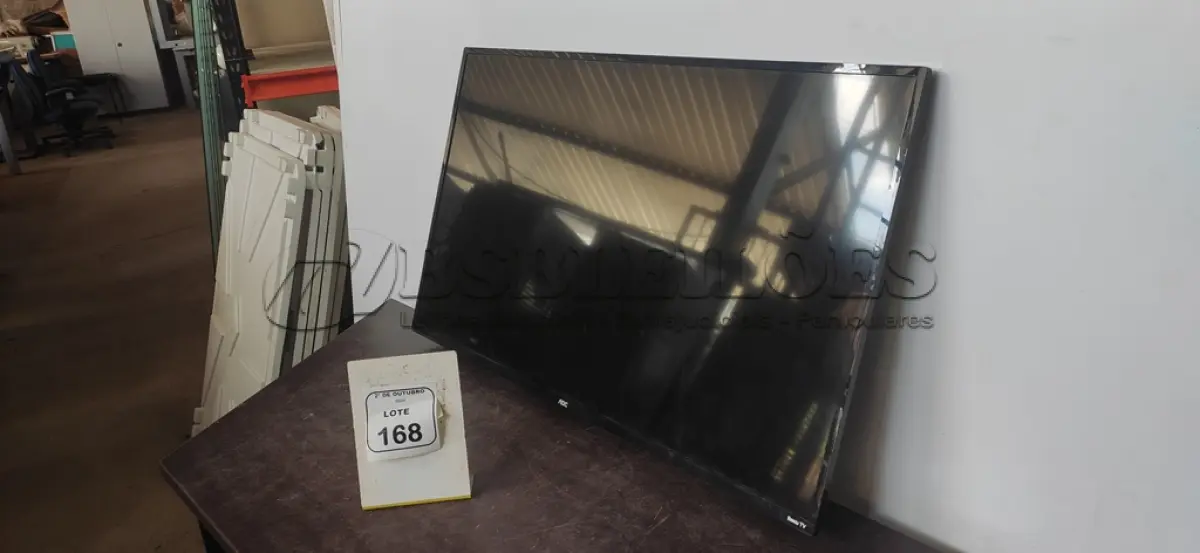 LOTE 168 - 01 TV DE 42’’ MARCA AOC. (NO ESTADO) ATENÇÃO! FAZER A VISITAÇÃO ANTES DE ARREMATAR, NÃO SABEMOS SE FUNCIONA, LEILÃO NÃO TEM GARANTIA E NEM DEVOLUÇÃO, SUJEITO A POSSÍVEIS AVARIAS VISÍVEIS/OCULTAS E/OU AUSÊNCIA DE COMPONENTES.