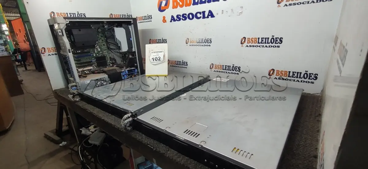 LOTE 102 - 03 SERVIDORES DE MARCAS E MODELOS DIVERSOS. (NO ESTADO) ATENÇÃO! FAZER A VISITAÇÃO ANTES DE ARREMATAR, NÃO SABEMOS SE FUNCIONA, LEILÃO NÃO TEM GARANTIA E NEM DEVOLUÇÃO, SUJEITO A POSSÍVEIS AVARIAS VISÍVEIS/OCULTAS E/OU AUSÊNCIA DE COMPONENTES.