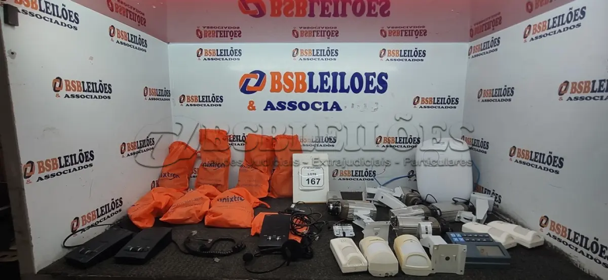 LOTE 167 - 01 LOTE COM BASE AMPLIFICADORA PARA HEADSET, HEADSETS, CÂMERAS DE SEGURANÇA E 01 FONTE DE ALIMENTAÇÃO ININTERRUPTA MODELO FA 1220S. (NO ESTADO) ATENÇÃO! FAZER A VISITAÇÃO ANTES DE ARREMATAR, NÃO SABEMOS SE FUNCIONA, LEILÃO NÃO TEM GARANTIA E NEM DEVOLUÇÃO, SUJEITO A POSSÍVEIS AVARIAS VISÍVEIS/OCULTAS E/OU AUSÊNCIA DE COMPONENTES.