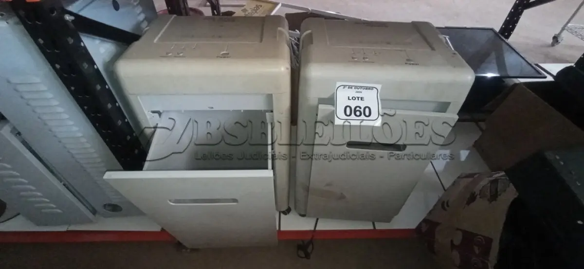 LOTE 060 - 02 FRAGMENTADORAS DE PAPEL MODELO ES9520 MARCA PROCALC. (NO ESTADO) ATENÇÃO! FAZER A VISITAÇÃO ANTES DE ARREMATAR, NÃO SABEMOS SE FUNCIONA, LEILÃO NÃO TEM GARANTIA E NEM DEVOLUÇÃO, SUJEITO A POSSÍVEIS AVARIAS VISÍVEIS/OCULTAS E/OU AUSÊNCIA DE COMPONENTES.
