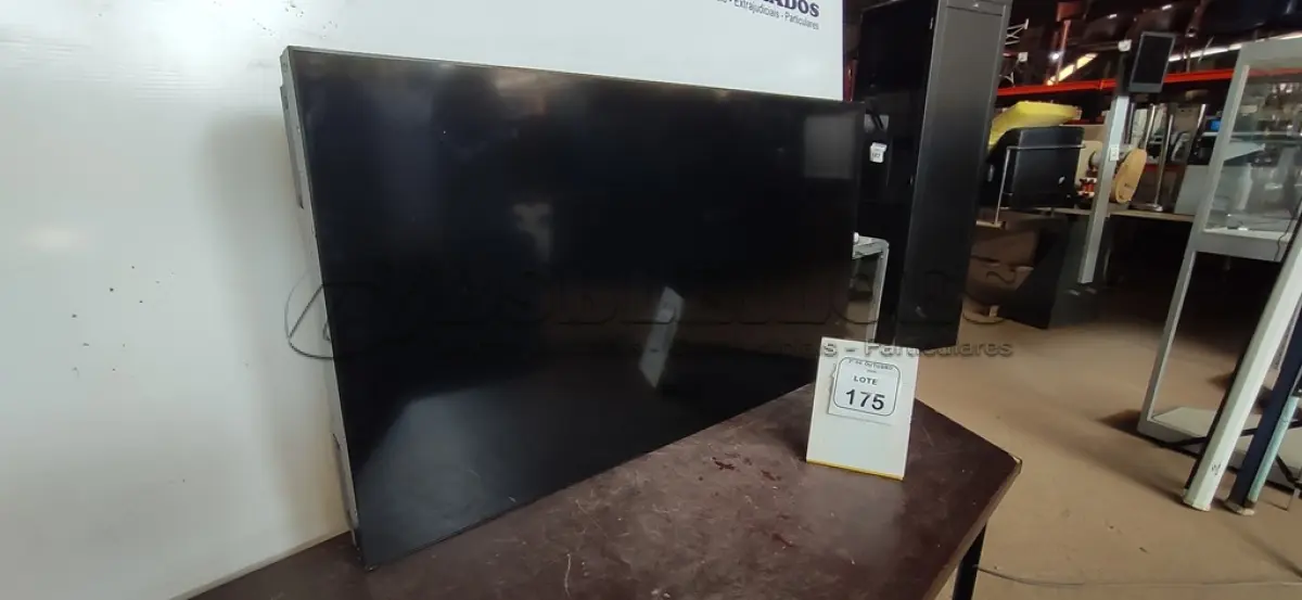 LOTE 175 - 01 MONITOR PROFISSIONAL PARA VÍDEO WALL MODELO 47WV30BS-B MARCA LG. (NO ESTADO) ATENÇÃO! FAZER A VISITAÇÃO ANTES DE ARREMATAR, NÃO SABEMOS SE FUNCIONA, LEILÃO NÃO TEM GARANTIA E NEM DEVOLUÇÃO, SUJEITO A POSSÍVEIS AVARIAS VISÍVEIS/OCULTAS E/OU AUSÊNCIA DE COMPONENTES.