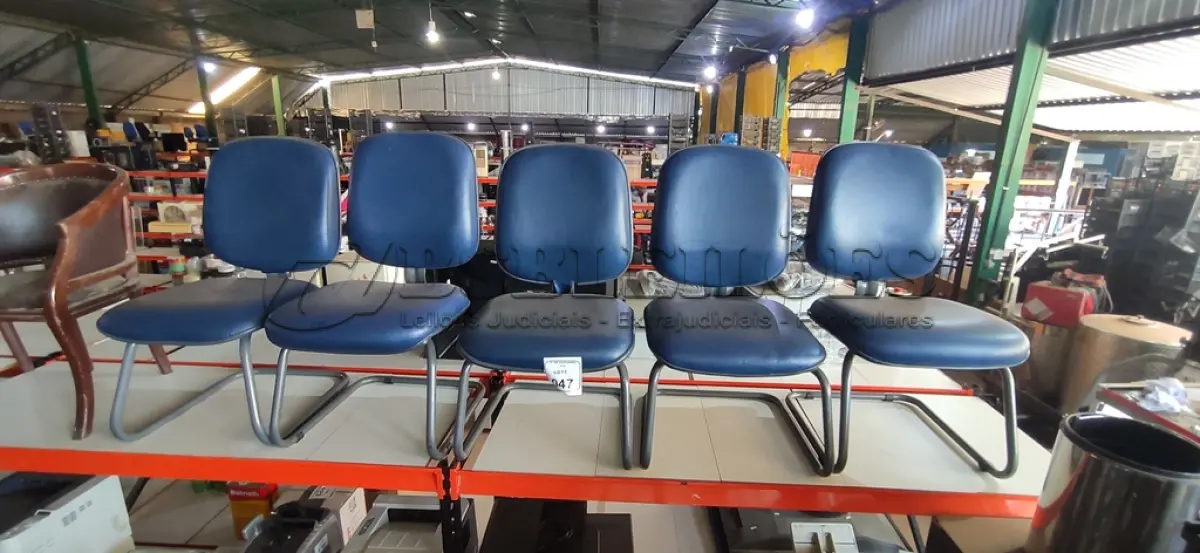 LOTE 047 - 05 CADEIRAS DE PÉS FIXOS. (NO ESTADO) ATENÇÃO! FAZER A VISITAÇÃO ANTES DE ARREMATAR, NÃO SABEMOS SE FUNCIONA, LEILÃO NÃO TEM GARANTIA E NEM DEVOLUÇÃO, SUJEITO A POSSÍVEIS AVARIAS VISÍVEIS/OCULTAS E/OU AUSÊNCIA DE COMPONENTES.
