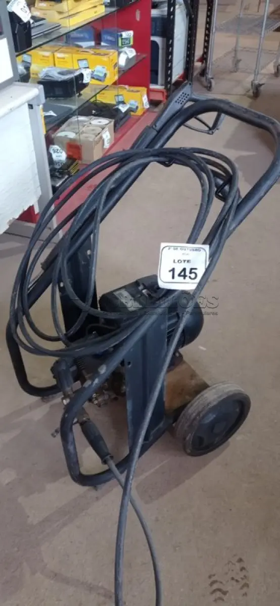 LOTE 145 - 01 LAVADORA DE ALTA PRESSÃO PROFISSIONAL. (NO ESTADO) ATENÇÃO! FAZER A VISITAÇÃO ANTES DE ARREMATAR, NÃO SABEMOS SE FUNCIONA, LEILÃO NÃO TEM GARANTIA E NEM DEVOLUÇÃO, SUJEITO A POSSÍVEIS AVARIAS VISÍVEIS/OCULTAS E/OU AUSÊNCIA DE COMPONENTES.