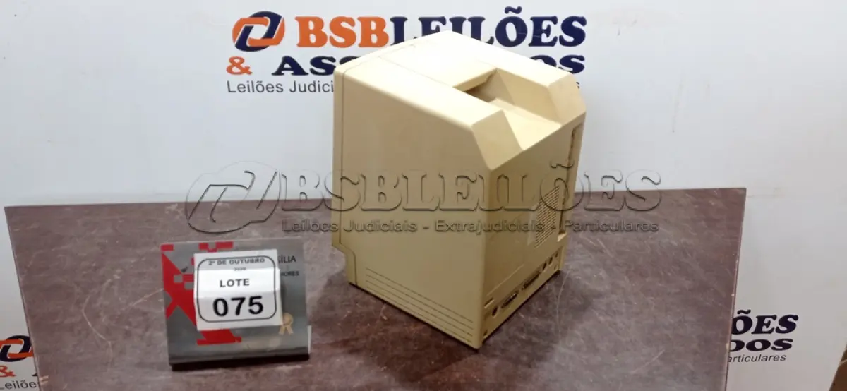 LOTE 075 - 01 COMPUTADOR MODELO M1420 MACINTOSH CLASSIC MARCA APPLE. (NO ESTADO) ATENÇÃO! FAZER A VISITAÇÃO ANTES DE ARREMATAR, NÃO SABEMOS SE FUNCIONA, LEILÃO NÃO TEM GARANTIA E NEM DEVOLUÇÃO, SUJEITO A POSSÍVEIS AVARIAS VISÍVEIS/OCULTAS E/OU AUSÊNCIA DE COMPONENTES.