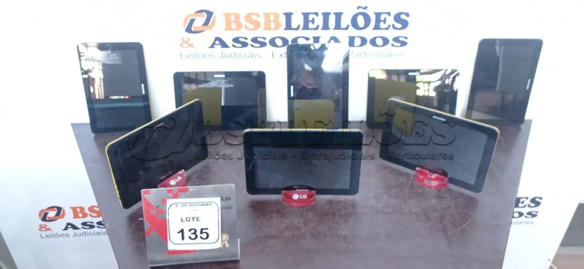 LOTE 135 - 08 TABLETS ESCOLARES MARCA POSITIVO. (NO ESTADO) ATENÇÃO! FAZER A VISITAÇÃO ANTES DE ARREMATAR, NÃO SABEMOS SE FUNCIONA, LEILÃO NÃO TEM GARANTIA E NEM DEVOLUÇÃO, SUJEITO A POSSÍVEIS AVARIAS VISÍVEIS/OCULTAS E/OU AUSÊNCIA DE COMPONENTES.
