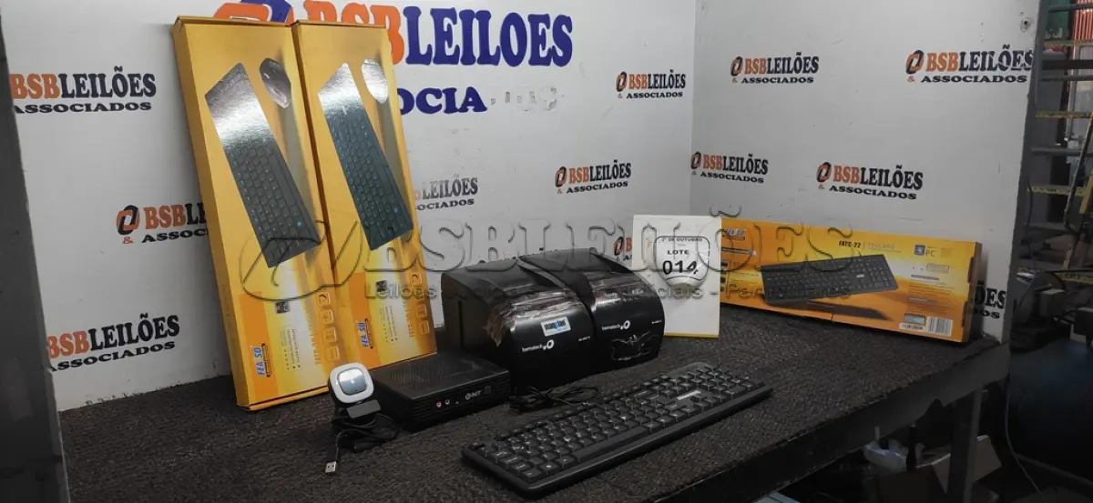 LOTE 014 - 03 TECLADOS COM MOUSE, 02 IMPRESSORAS TÉRMICAS MARCA BEMATECH, 01 WEBCAM E 01 MINI TERMINAL MARCA INIT. (NO ESTADO) ATENÇÃO! FAZER A VISITAÇÃO ANTES DE ARREMATAR, NÃO SABEMOS SE FUNCIONA, LEILÃO NÃO TEM GARANTIA E NEM DEVOLUÇÃO, SUJEITO A POSSÍVEIS AVARIAS VISÍVEIS/OCULTAS E/OU AUSÊNCIA DE COMPONENTES.