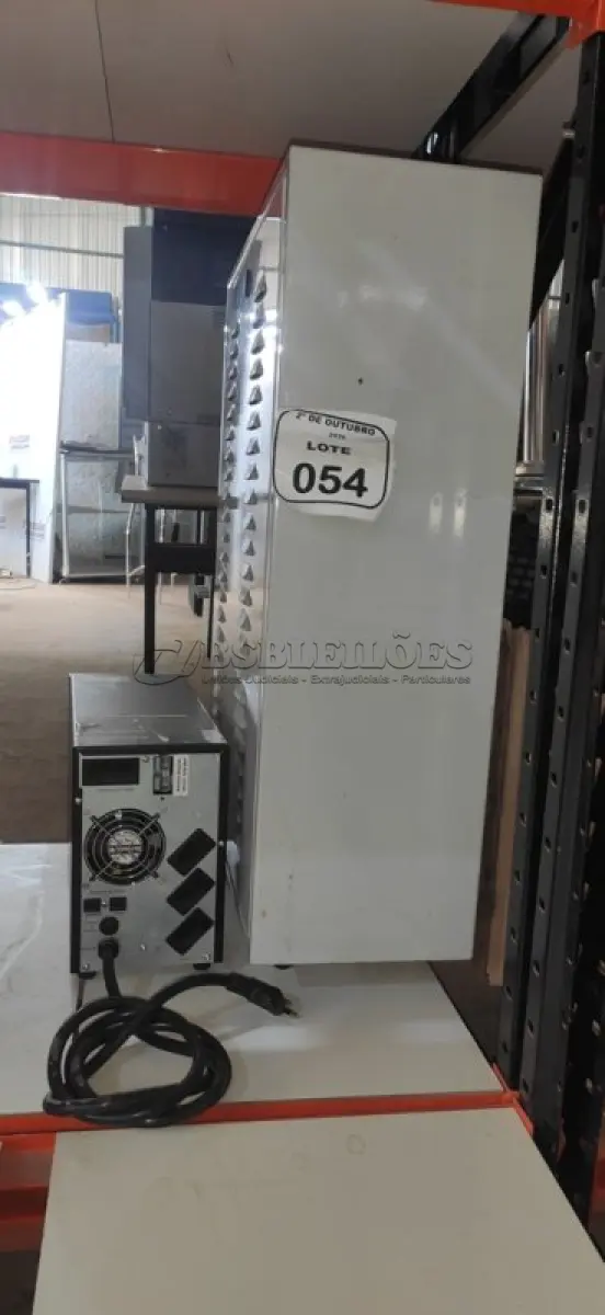 LOTE 054 - 01 NOBREAK MARCA LACERDA E 01 BANCO DE BATERIA VAZIO. (NO ESTADO) ATENÇÃO! FAZER A VISITAÇÃO ANTES DE ARREMATAR, NÃO SABEMOS SE FUNCIONA, LEILÃO NÃO TEM GARANTIA E NEM DEVOLUÇÃO, SUJEITO A POSSÍVEIS AVARIAS VISÍVEIS/OCULTAS E/OU AUSÊNCIA DE COMPONENTES.