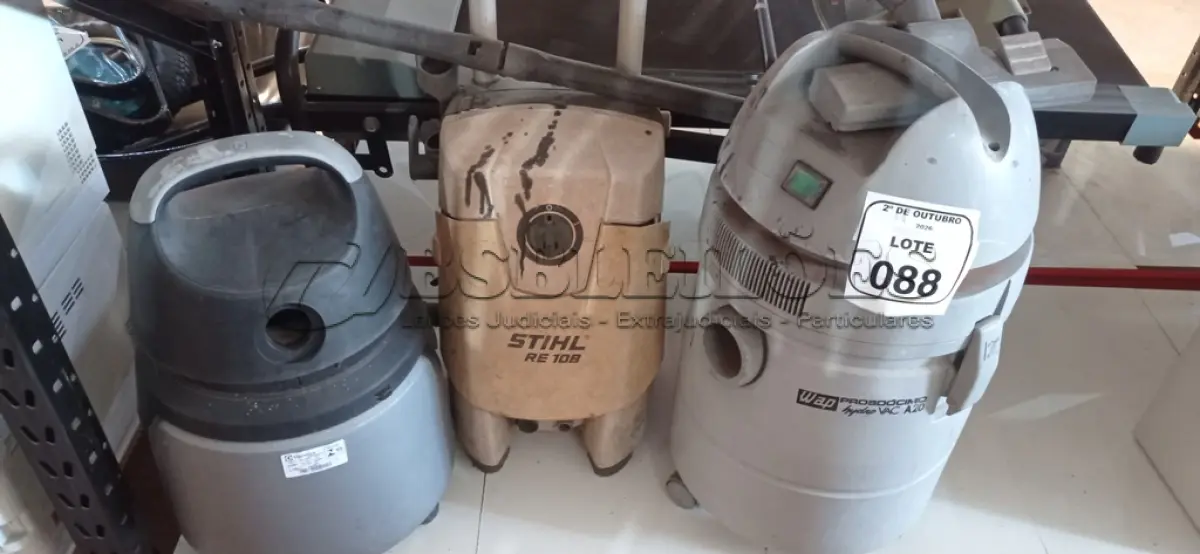 LOTE 088 - 03 ASPIRADORES DE PÓ DE MARCAS E MODELOS DIVERSOS. (NO ESTADO) ATENÇÃO! FAZER A VISITAÇÃO ANTES DE ARREMATAR, NÃO SABEMOS SE FUNCIONA, LEILÃO NÃO TEM GARANTIA E NEM DEVOLUÇÃO, SUJEITO A POSSÍVEIS AVARIAS VISÍVEIS/OCULTAS E/OU AUSÊNCIA DE COMPONENTES.