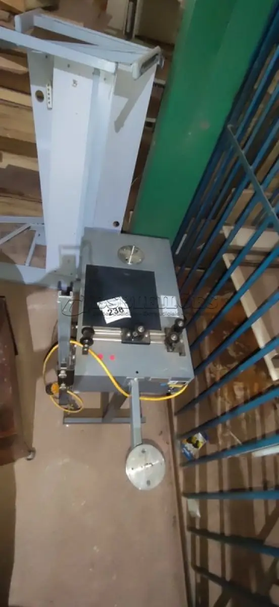 LOTE 238 - 01 MÁQUINA DE EMBALAGEM/ROTULAGEM. (NO ESTADO) ATENÇÃO! FAZER A VISITAÇÃO ANTES DE ARREMATAR, NÃO SABEMOS SE FUNCIONA, LEILÃO NÃO TEM GARANTIA E NEM DEVOLUÇÃO, SUJEITO A POSSÍVEIS AVARIAS VISÍVEIS/OCULTAS E/OU AUSÊNCIA DE COMPONENTES.