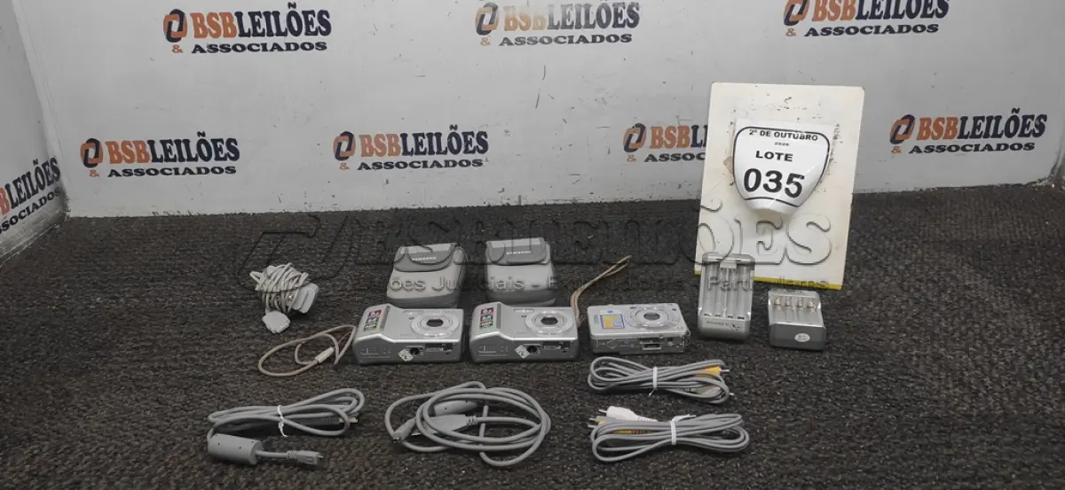 LOTE 035 - 02 CÂMERAS FOTOGRÁFICAS MODELO S630 MARCA SAMSUNG E 01 CÂMERA CYBER SHOT MARCA SONY. (NO ESTADO) ATENÇÃO! FAZER A VISITAÇÃO ANTES DE ARREMATAR, NÃO SABEMOS SE FUNCIONA, LEILÃO NÃO TEM GARANTIA E NEM DEVOLUÇÃO, SUJEITO A POSSÍVEIS AVARIAS VISÍVEIS/OCULTAS E/OU AUSÊNCIA DE COMPONENTES.