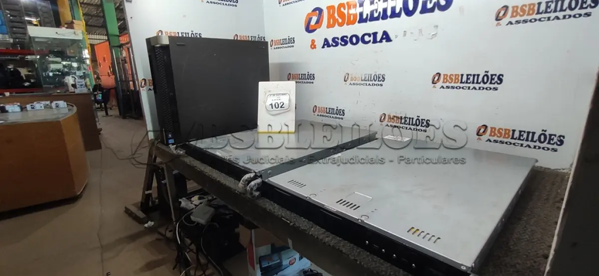 LOTE 102 - 03 SERVIDORES DE MARCAS E MODELOS DIVERSOS. (NO ESTADO) ATENÇÃO! FAZER A VISITAÇÃO ANTES DE ARREMATAR, NÃO SABEMOS SE FUNCIONA, LEILÃO NÃO TEM GARANTIA E NEM DEVOLUÇÃO, SUJEITO A POSSÍVEIS AVARIAS VISÍVEIS/OCULTAS E/OU AUSÊNCIA DE COMPONENTES.