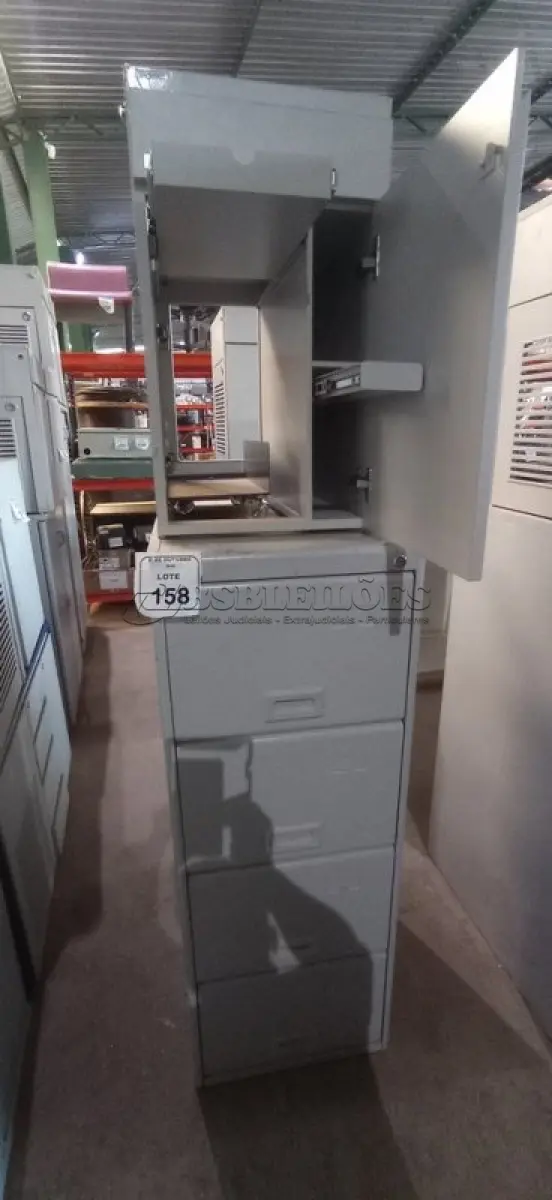 LOTE 158 - 01 ARQUIVO DE AÇO COM 04 GAVETAS EM AÇO E 01 ARMÁRIO BAIXO COM 01 GAVETA E SUPORTE PARA CPU. (NO ESTADO) ATENÇÃO! FAZER A VISITAÇÃO ANTES DE ARREMATAR, NÃO SABEMOS SE FUNCIONA, LEILÃO NÃO TEM GARANTIA E NEM DEVOLUÇÃO, SUJEITO A POSSÍVEIS AVARIAS VISÍVEIS/OCULTAS E/OU AUSÊNCIA DE COMPONENTES.