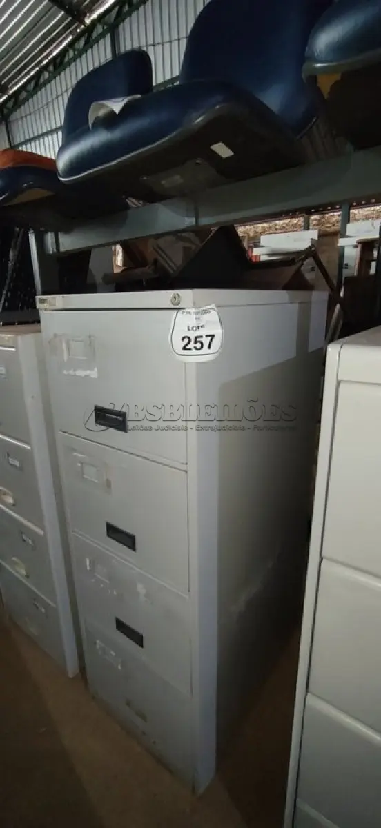 LOTE 257 - 01 ARQUIVO DE AÇO COM 04 GAVETAS. (NO ESTADO) ATENÇÃO! FAZER A VISITAÇÃO ANTES DE ARREMATAR, NÃO SABEMOS SE FUNCIONA, LEILÃO NÃO TEM GARANTIA E NEM DEVOLUÇÃO, SUJEITO A POSSÍVEIS AVARIAS VISÍVEIS/OCULTAS E/OU AUSÊNCIA DE COMPONENTES.