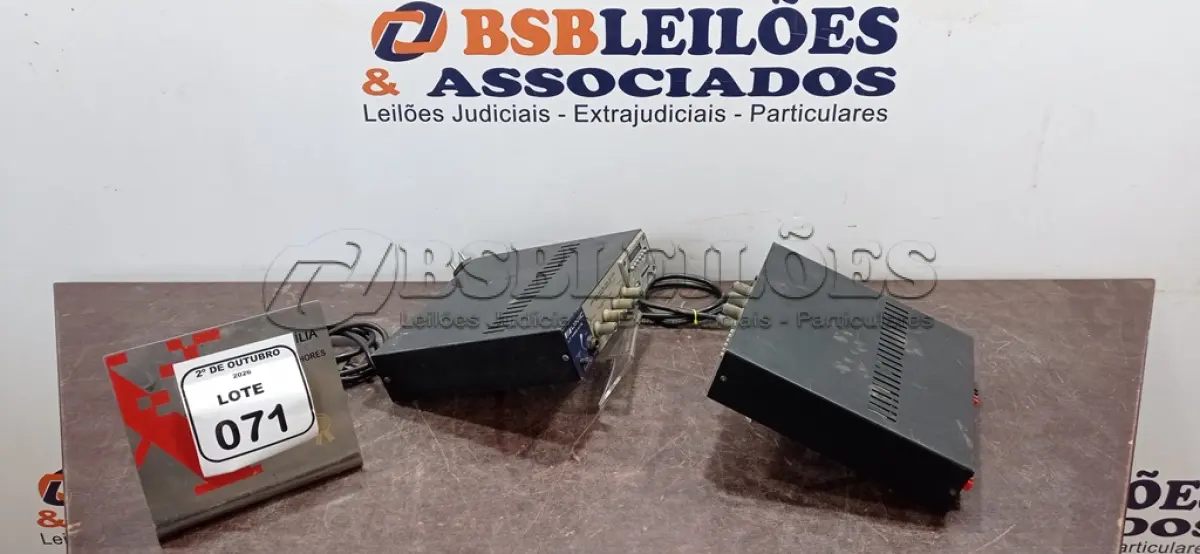 LOTE 071 - 02 AMPLIFICADORES DE ÁUDIO MODELO LT 1000 USB MARCA UNIC. (NO ESTADO) ATENÇÃO! FAZER A VISITAÇÃO ANTES DE ARREMATAR, NÃO SABEMOS SE FUNCIONA, LEILÃO NÃO TEM GARANTIA E NEM DEVOLUÇÃO, SUJEITO A POSSÍVEIS AVARIAS VISÍVEIS/OCULTAS E/OU AUSÊNCIA DE COMPONENTES.