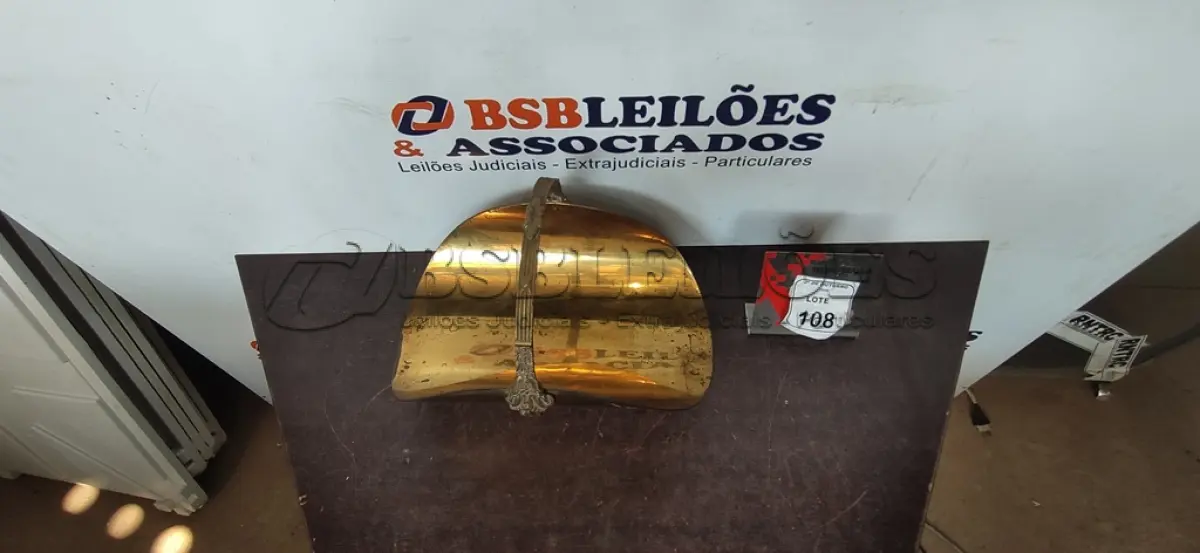 LOTE 108 - 01 FRUTEIRA EM METAL. (NO ESTADO) ATENÇÃO! FAZER A VISITAÇÃO ANTES DE ARREMATAR, NÃO SABEMOS SE FUNCIONA, LEILÃO NÃO TEM GARANTIA E NEM DEVOLUÇÃO, SUJEITO A POSSÍVEIS AVARIAS VISÍVEIS/OCULTAS E/OU AUSÊNCIA DE COMPONENTES.