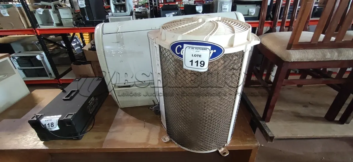 LOTE 119 - 01 AR CONDICIONADO DE 18.000BTU/H MARCA CARRIER. (NO ESTADO) ATENÇÃO! FAZER A VISITAÇÃO ANTES DE ARREMATAR, NÃO SABEMOS SE FUNCIONA, LEILÃO NÃO TEM GARANTIA E NEM DEVOLUÇÃO, SUJEITO A POSSÍVEIS AVARIAS VISÍVEIS/OCULTAS E/OU AUSÊNCIA DE COMPONENTES.