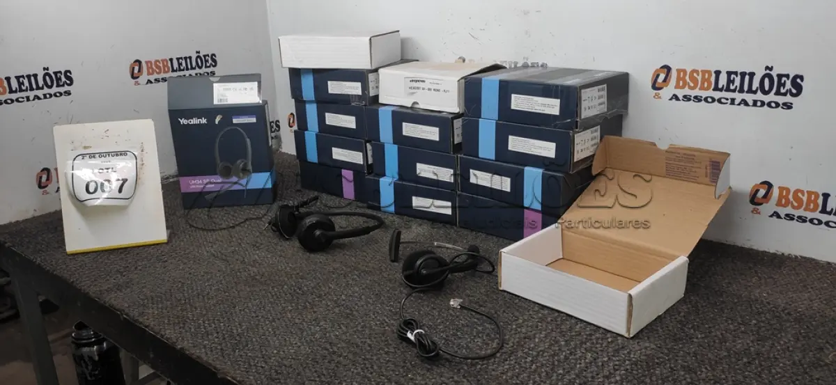 LOTE 007 - 15 HEADSETS DE MARCAS DIVERSAS. (NO ESTADO) ATENÇÃO! FAZER A VISITAÇÃO ANTES DE ARREMATAR, NÃO SABEMOS SE FUNCIONA, LEILÃO NÃO TEM GARANTIA E NEM DEVOLUÇÃO, SUJEITO A POSSÍVEIS AVARIAS VISÍVEIS/OCULTAS E/OU AUSÊNCIA DE COMPONENTES.