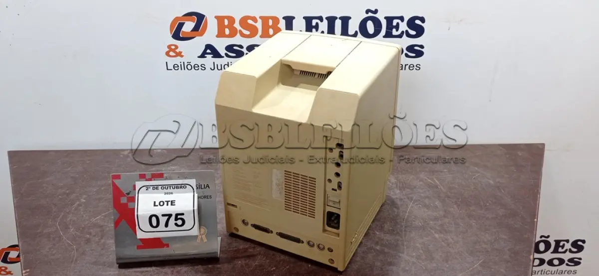 LOTE 075 - 01 COMPUTADOR MODELO M1420 MACINTOSH CLASSIC MARCA APPLE. (NO ESTADO) ATENÇÃO! FAZER A VISITAÇÃO ANTES DE ARREMATAR, NÃO SABEMOS SE FUNCIONA, LEILÃO NÃO TEM GARANTIA E NEM DEVOLUÇÃO, SUJEITO A POSSÍVEIS AVARIAS VISÍVEIS/OCULTAS E/OU AUSÊNCIA DE COMPONENTES.
