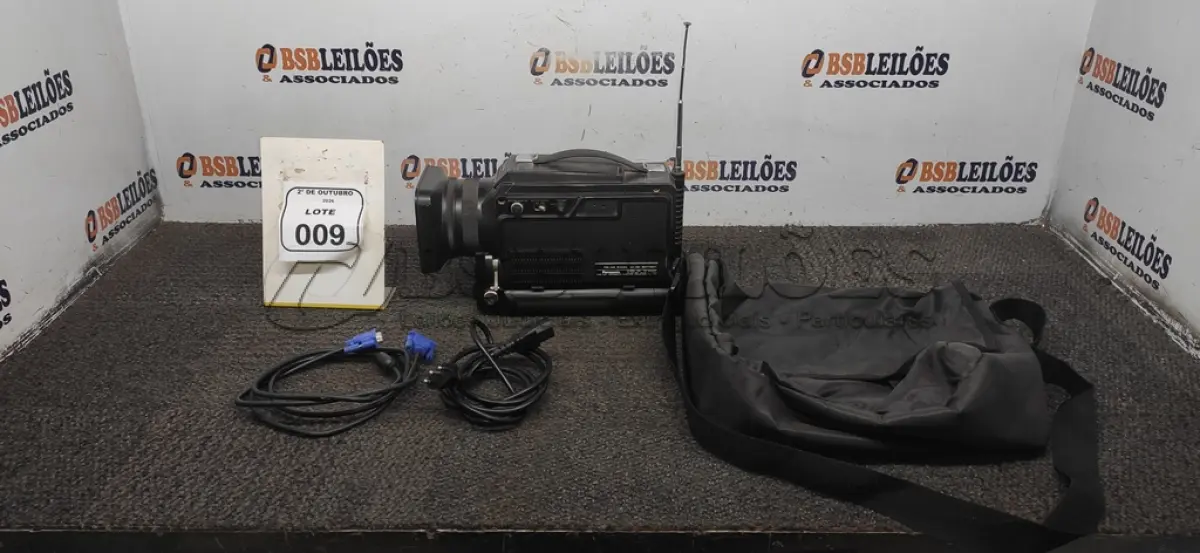 LOTE 009 - 01 FILMADORA ANTIGA MODELO TR-3000P MARCA PANASONIC COM CABOS. (NO ESTADO) ATENÇÃO! FAZER A VISITAÇÃO ANTES DE ARREMATAR, NÃO SABEMOS SE FUNCIONA, LEILÃO NÃO TEM GARANTIA E NEM DEVOLUÇÃO, SUJEITO A POSSÍVEIS AVARIAS VISÍVEIS/OCULTAS E/OU AUSÊNCIA DE COMPONENTES.