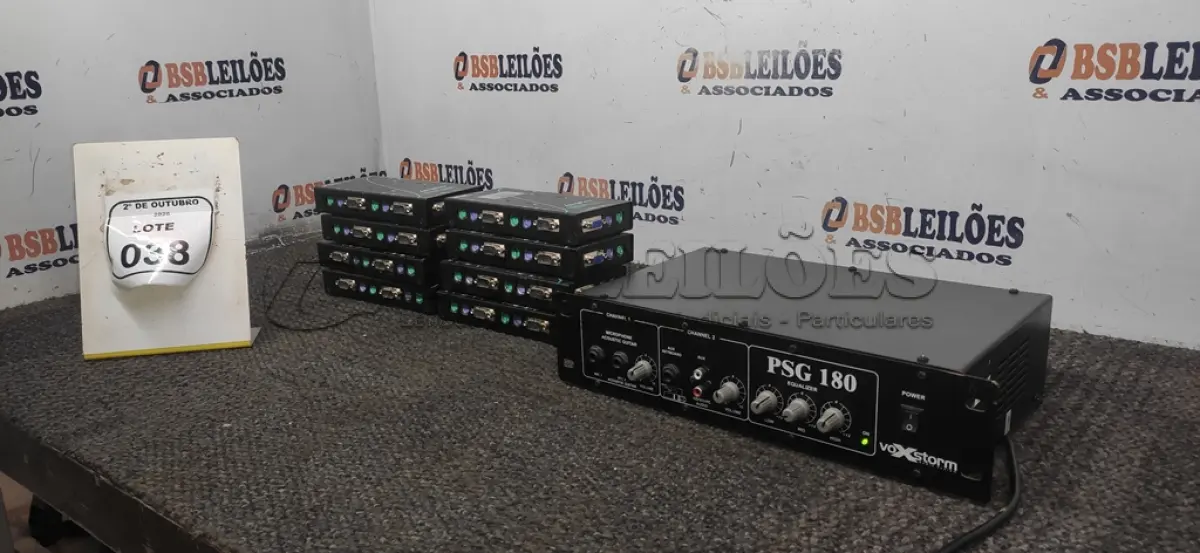 LOTE 038 - 01 CABEÇOTE AUTO AMPLIFICADO MODELO PSG 180 MARCA VOXSTORM E 08 SWITCHES KVM MARCA BLACK BOX. (NO ESTADO) ATENÇÃO! FAZER A VISITAÇÃO ANTES DE ARREMATAR, NÃO SABEMOS SE FUNCIONA, LEILÃO NÃO TEM GARANTIA E NEM DEVOLUÇÃO, SUJEITO A POSSÍVEIS AVARIAS VISÍVEIS/OCULTAS E/OU AUSÊNCIA DE COMPONENTES.