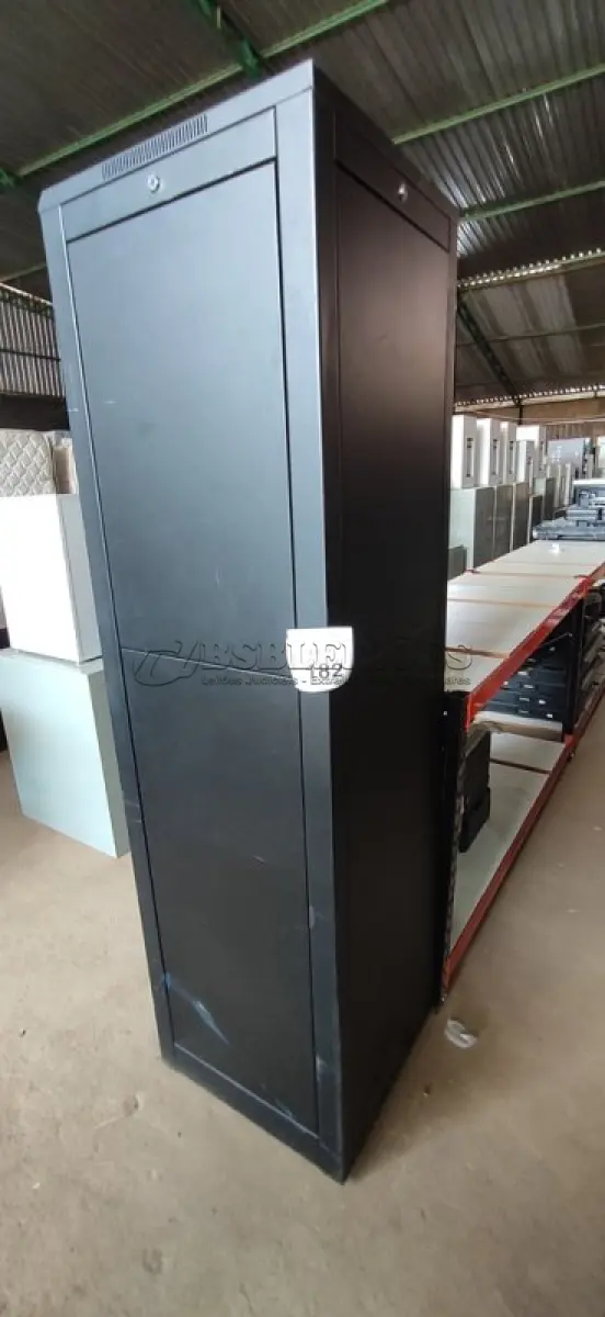 LOTE 182 - 01 RACK DE PISO PARA SERVIDORES. (NO ESTADO) ATENÇÃO! FAZER A VISITAÇÃO ANTES DE ARREMATAR, NÃO SABEMOS SE FUNCIONA, LEILÃO NÃO TEM GARANTIA E NEM DEVOLUÇÃO, SUJEITO A POSSÍVEIS AVARIAS VISÍVEIS/OCULTAS E/OU AUSÊNCIA DE COMPONENTES.