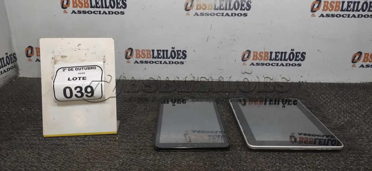 LOTE 039 - 01 TABLET MARCA SAMSUNG E 01 IPAD APPLE. (NO ESTADO) ATENÇÃO! FAZER A VISITAÇÃO ANTES DE ARREMATAR, NÃO SABEMOS SE FUNCIONA, LEILÃO NÃO TEM GARANTIA E NEM DEVOLUÇÃO, SUJEITO A POSSÍVEIS AVARIAS VISÍVEIS/OCULTAS E/OU AUSÊNCIA DE COMPONENTES.