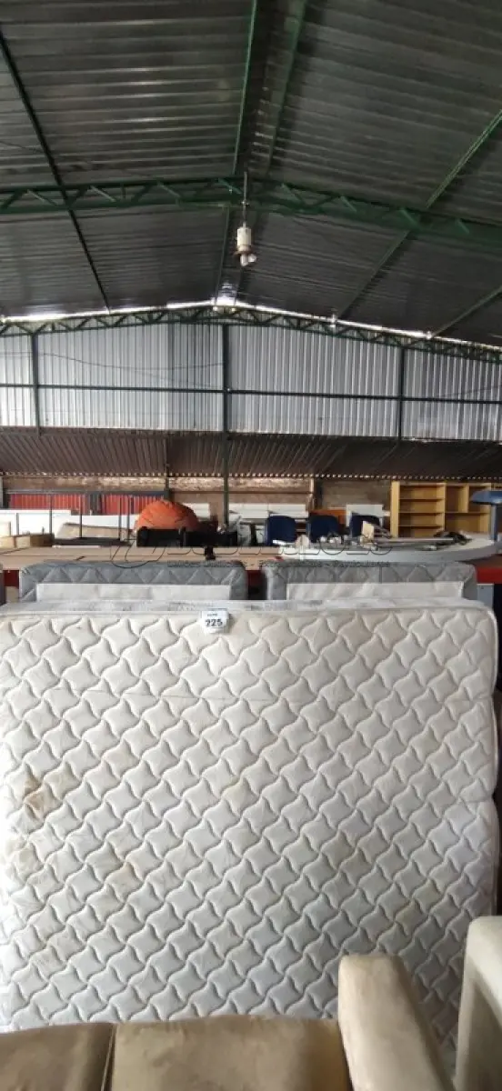 LOTE 225 - 01 COLCHÃO DE CASAL E 02 BASES. (NO ESTADO) ATENÇÃO! FAZER A VISITAÇÃO ANTES DE ARREMATAR, NÃO SABEMOS SE FUNCIONA, LEILÃO NÃO TEM GARANTIA E NEM DEVOLUÇÃO, SUJEITO A POSSÍVEIS AVARIAS VISÍVEIS/OCULTAS E/OU AUSÊNCIA DE COMPONENTES.