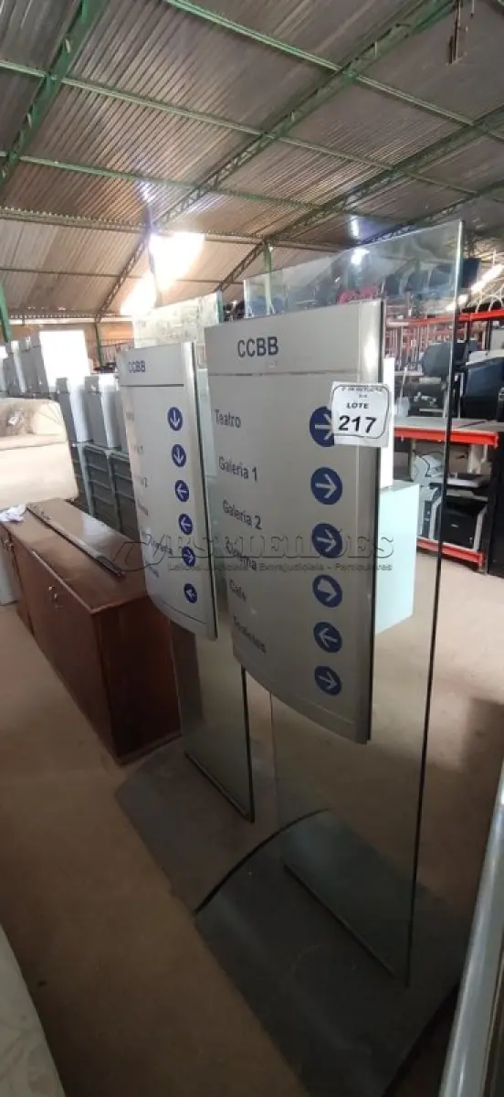 LOTE 217 - 02 PLACAS DE SINALIZAÇÃO. (NO ESTADO) ATENÇÃO! FAZER A VISITAÇÃO ANTES DE ARREMATAR, NÃO SABEMOS SE FUNCIONA, LEILÃO NÃO TEM GARANTIA E NEM DEVOLUÇÃO, SUJEITO A POSSÍVEIS AVARIAS VISÍVEIS/OCULTAS E/OU AUSÊNCIA DE COMPONENTES.