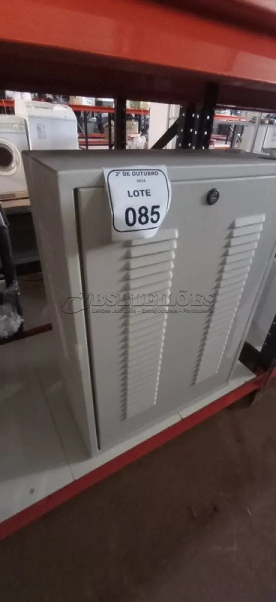 LOTE 085 - 01 BANCO DE BATERIAS COM 06 BATERIAS ESTACIONÁRIAS MARCA TUDOR. (NO ESTADO) ATENÇÃO! FAZER A VISITAÇÃO ANTES DE ARREMATAR, NÃO SABEMOS SE FUNCIONA, LEILÃO NÃO TEM GARANTIA E NEM DEVOLUÇÃO, SUJEITO A POSSÍVEIS AVARIAS VISÍVEIS/OCULTAS E/OU AUSÊNCIA DE COMPONENTES.