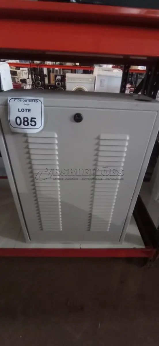 LOTE 085 - 01 BANCO DE BATERIAS COM 06 BATERIAS ESTACIONÁRIAS MARCA TUDOR. (NO ESTADO) ATENÇÃO! FAZER A VISITAÇÃO ANTES DE ARREMATAR, NÃO SABEMOS SE FUNCIONA, LEILÃO NÃO TEM GARANTIA E NEM DEVOLUÇÃO, SUJEITO A POSSÍVEIS AVARIAS VISÍVEIS/OCULTAS E/OU AUSÊNCIA DE COMPONENTES.
