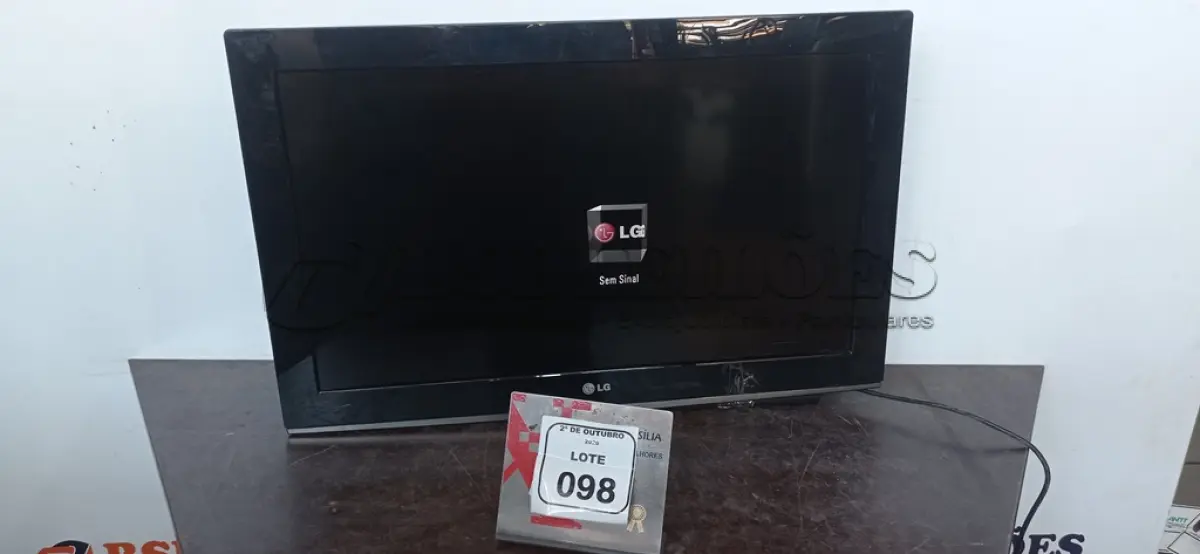 LOTE 098 - 01 TV DE 32’’ MARCA LG. (NO ESTADO) ATENÇÃO! FAZER A VISITAÇÃO ANTES DE ARREMATAR, NÃO SABEMOS SE FUNCIONA, LEILÃO NÃO TEM GARANTIA E NEM DEVOLUÇÃO, SUJEITO A POSSÍVEIS AVARIAS VISÍVEIS/OCULTAS E/OU AUSÊNCIA DE COMPONENTES.